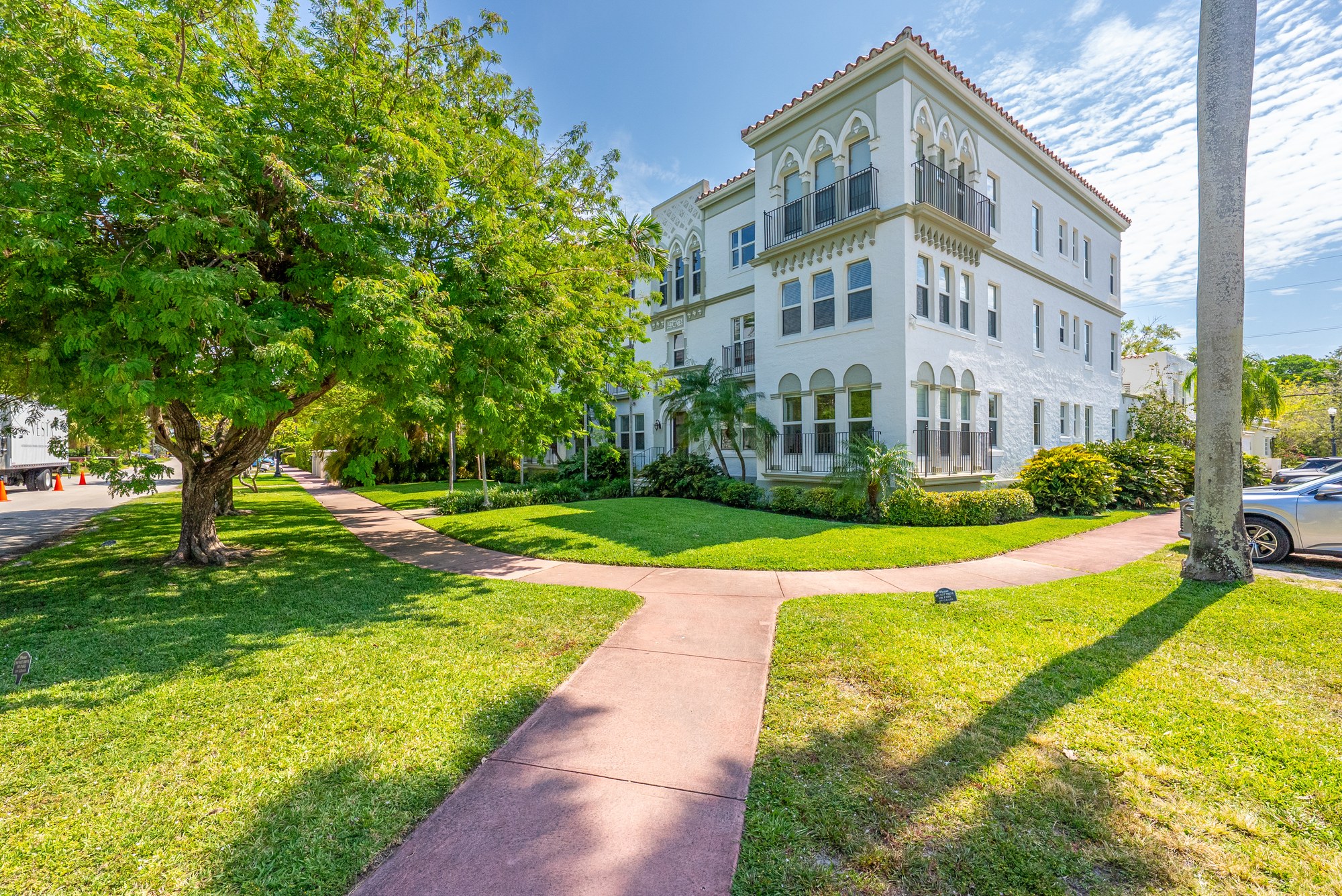 The Ewing Condominium, 4501 Prairie Avenue. Built 1925. Eight units. The 1925 building that played itself in Magic City.
