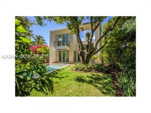 335 W 46 ST